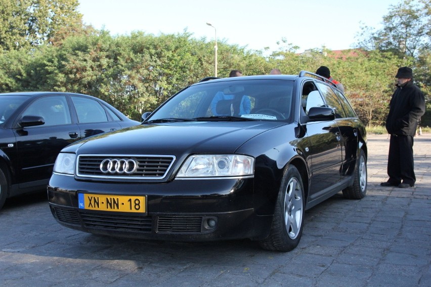 Audi A6, 2.4 benzyna, 2000 r., przebieg 240 tys., 7600 zł;