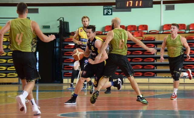 Miasto Szkła Krosno – Rawlplug Sokół Łańcut 67:86 (14:23, 17:21, 19:21, 17:21).