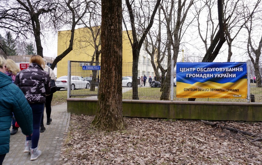 Pierwszy dzień przyjmowania wniosków od uchodźców z Ukrainy o nadanie PESEL. Jak wygląda sytuacja w Lublinie? 