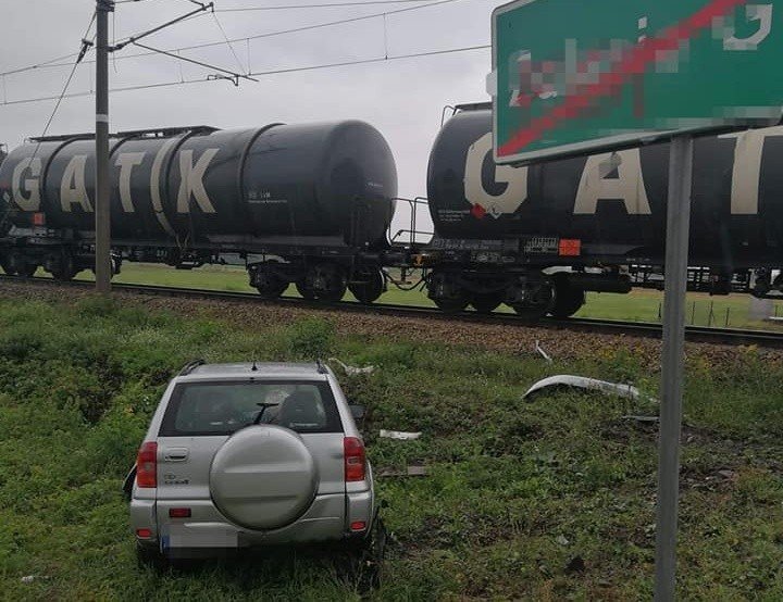 Wypadek kolejowy w Zalesiu Gorzyckim. Na przejeździe