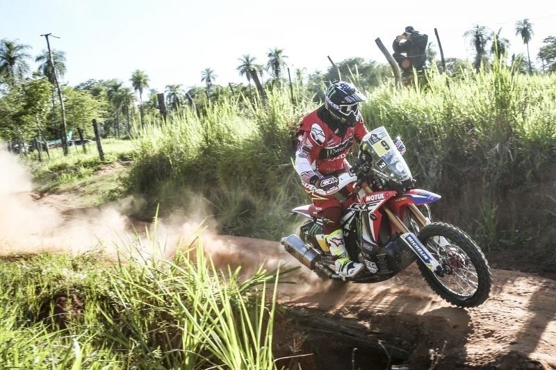 Udany początek Dakaru dla Monster Energy Honda Team...