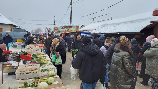 Tak wyglądał handel w sobotę, 9 grudnia na Targowisku Miejskim w Ostrowcu
