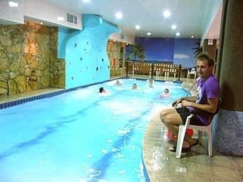 Z basenu przy Klubie "Planeta" w Charsznicy chętnie korzystają dzieci i młodzież Fot. Magdalena Uchto