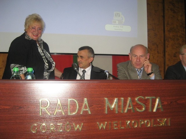 Sesje Rady Miasta są jawne, może przyjść na nie każdy mieszkaniec. Na zdjęciu członkowie prezydium: Grażyna Wojciechowska, Jerzy Sobolewski i Jan Kaczanowski.