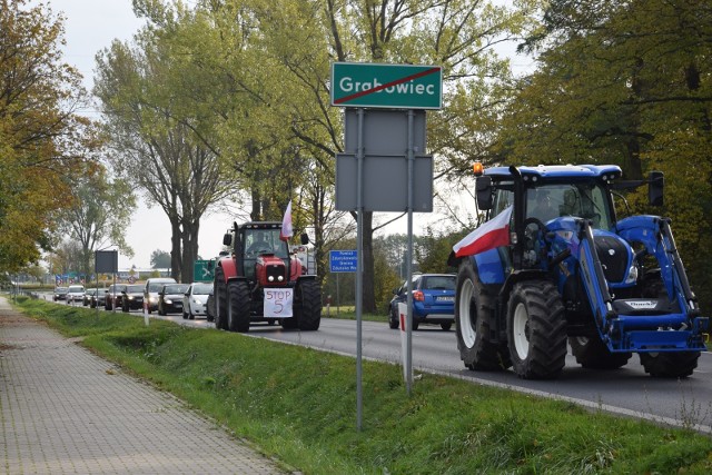 Protest Agrounii koło Zduńskiej Woli. Rolnicy wyjechali na drogę traktorami