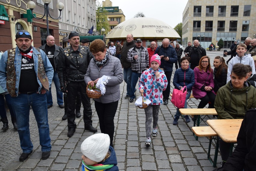 W Raciborzu poświęcono pokarmy i częstowano żurkiem