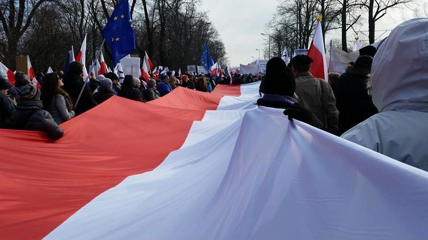 Marsz Komitetu Obrony Demokracji pod hasłem My Naród. W...