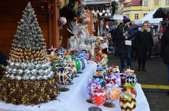 Dziś (17 grudnia 2017 r.) drugi dzień świątecznego jarmarku, jaki władze Włocławka przygotowały dla mieszkańców na tegoroczne Boże Narodzenie. Nie ma śniegu, ale i tak jest atrakcyjnie. >> Najświeższe informacje z regionu, zdjęcia, wideo tylko na www.pomorska.pl 