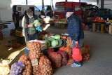 Targowisko Miejskie w Ostrowcu Świętokrzyskim w czwartek, 19 listopada. Zobacz, jakie były ceny i co szło najlepiej [ZDJĘCIA]