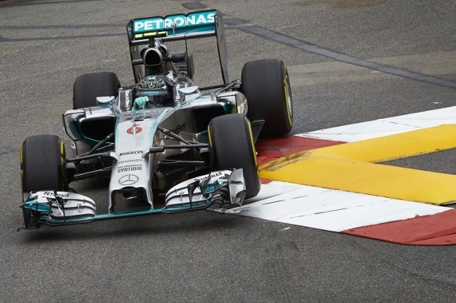 Nico Rosberg w drodze po zwycięstwo na ulicach Monte Carlo