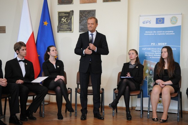 Donald Tusk podczas spotkania w II LO w Gorzowie Wielkopolskim.