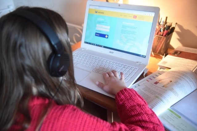 Miastecki ratusz ogłosił przetarg na dostawę laptopów, komputerów stacjonarnych oraz tabletów w ramach rządowego programu wsparcia dzieci z rodzin popegeerowskich w rozwoju cyfrowym.