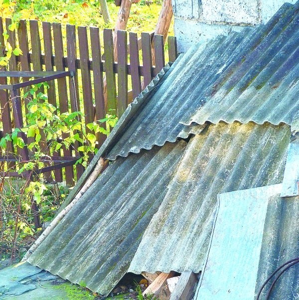 Dzięki naszej interwencji  sterta azbestowych płyt leżąca przy jednym z domów, przy ulicy Nałkowskiej, została usunięta.