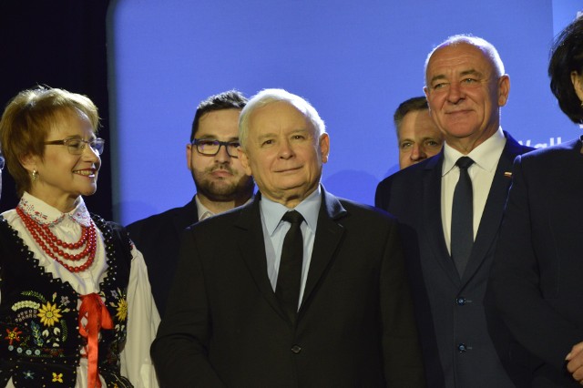 Zdjęcie z prezesem PiS, Jarosławem Kaczyńskim nie dało Marii Gubale stanowiska wójta, poszła wyżej, teraz będzie starostą