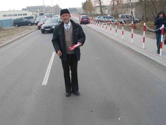 Dzięki tej drodze odciążony zostanie ruch na naszych pozostałych drogach, które dziś w wielu miejscach są niszczone przez ciężki sprzęt &#8211; przyznał Jan Kotulski, sołtys Chmielowa.