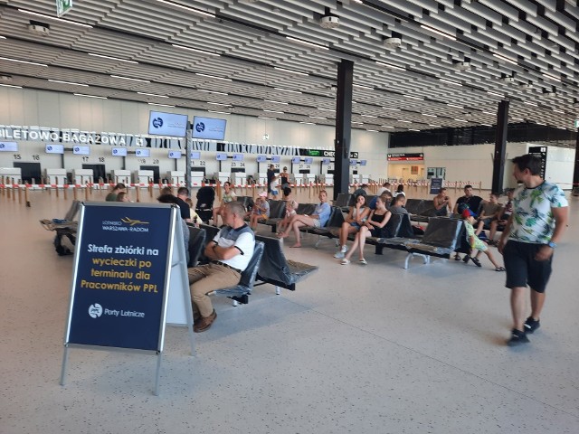 Terminal lotniska w Radomiu technicznie jest gotowy do obsługi pasażerów. W sobotę 27 sierpnia chętni mogli zajrzeć do niego i przekonać się, jak wygląda najnowocześniejszy obiekt tego typu w Polsce.