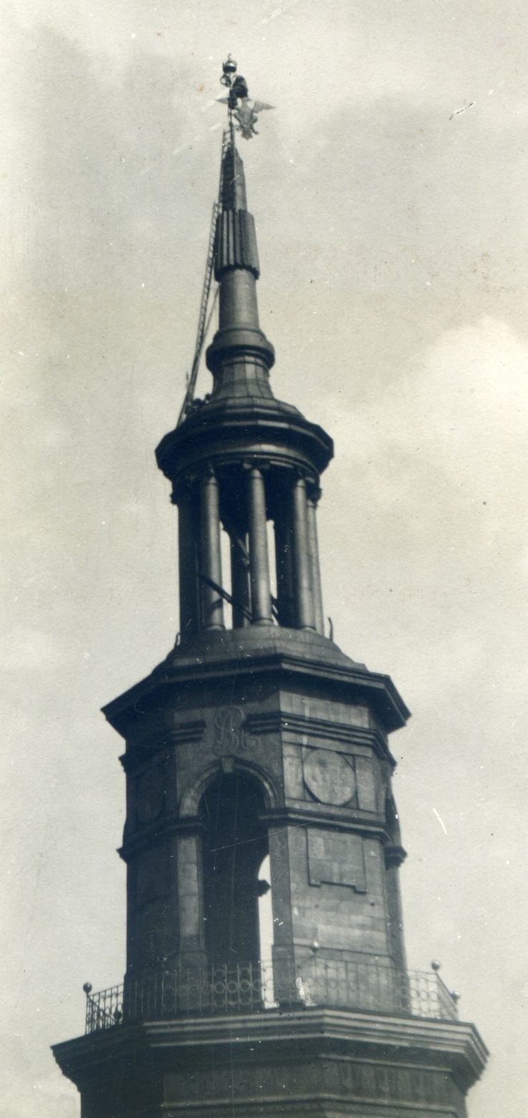 Zdjęcie pruskiego orła z wieży ratuszowej  1 maja 1919