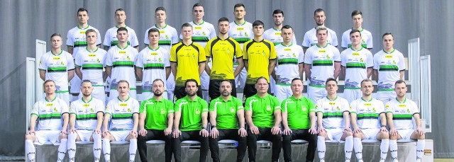 GKS Bełchatów przed rundą wiosenną 2021.Górny rząd od lewej: Michał Pawlik, Waldemar Gancarczyk, Kajetan Kunka, Patryk Winsztal, Maciej Mas, Bartosz Żurek, Filip Laskowski, Jakub Staszak. Środkowy: Marcin Ryszka, Szymon Łapiński, Maciej Koziara, Marcin Sierczyński, Daniel Niźnik, Leonid Otczenaszenko, Kewin Komar, Mateusz Bartków, Arkadiusz Najemski (odszedł z klubu), Kamil Mizera, Jakub Bator Dolny: Mariusz Magiera, Damian Hilbrycht, Mateusz Szymorek, Damian Zieliński (fizjoterapeuta), Patryk Rachwał (asystent trenera), Marcin Węglewski (trener), Sebastian Łukiewicz, Szymon Serwa (kierownik drużyny), Mikołaj Grzelak, Łukasz Wroński, Dawid Flaszka