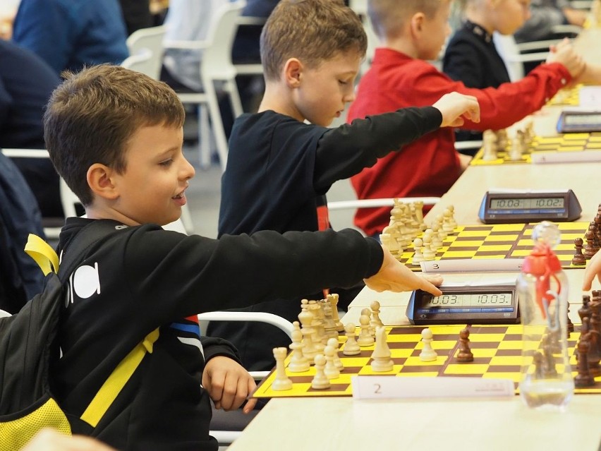 Turniej szachowy z okazji odzyskania przez Polskę niepodległości w Zatoce Sportu Nagrody dla zwycięzców to 500 zł, 300 zł i 200 zł