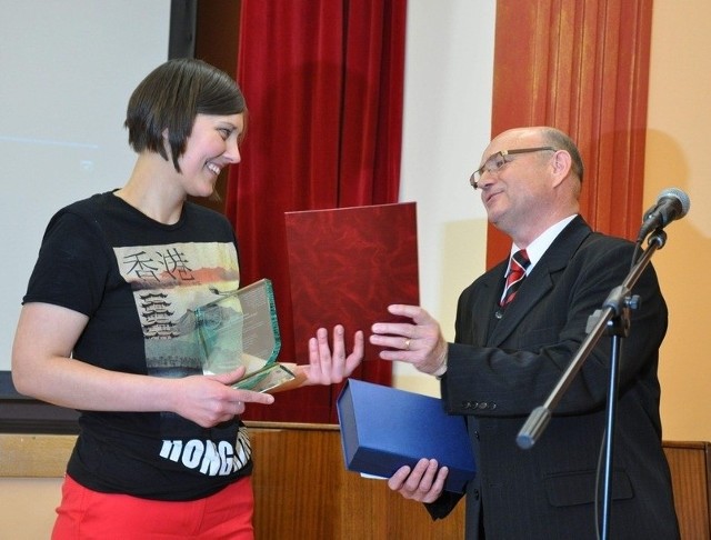 Agata Jagodzińska podczas spotkania w muzeum, przyjęła gratulacje burmistrza Szubina Ignacego Pogodzińskiego