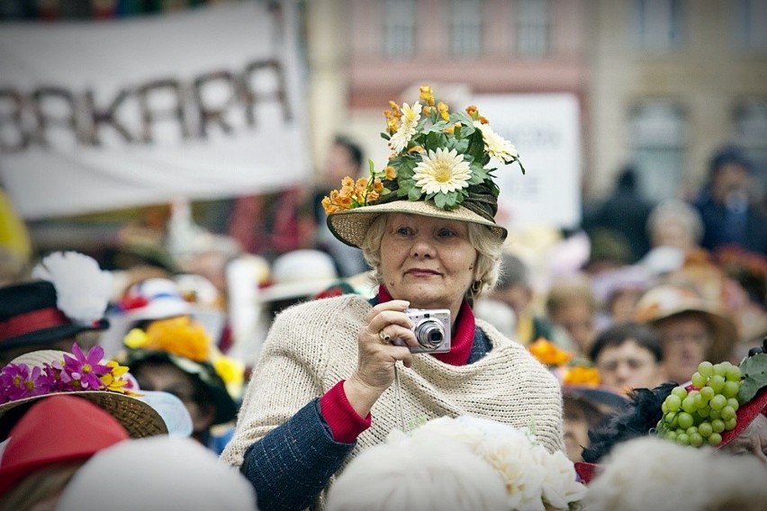 Wrocław: Marsz Kapeluszy rozpoczął Dni Seniora (ZDJĘCIA)