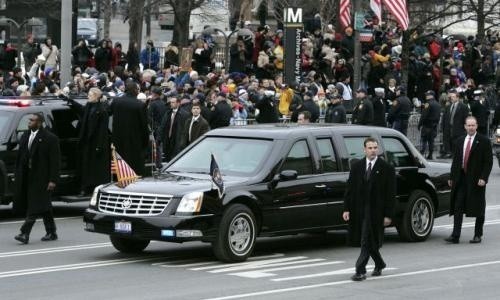 Cadillac DTS George W. Busha prawdopodobnie wytrzymałby...