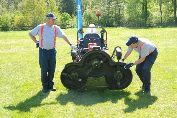 Maszyny do skracania trawy poprzez jej mielenie nadają się do pielęgnancji dużych ogrodów i parków - przekonują przedstawiciele Husqvarny.