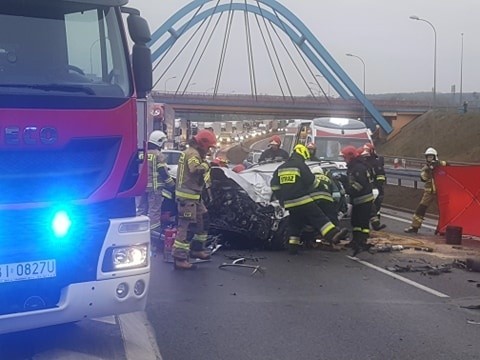 Jurowce. Wypadek śmiertelny na DK 8. Kierowca audi wjechał w cysternę. Mężczyzna zginął na miejscu [ZDJĘCIA]