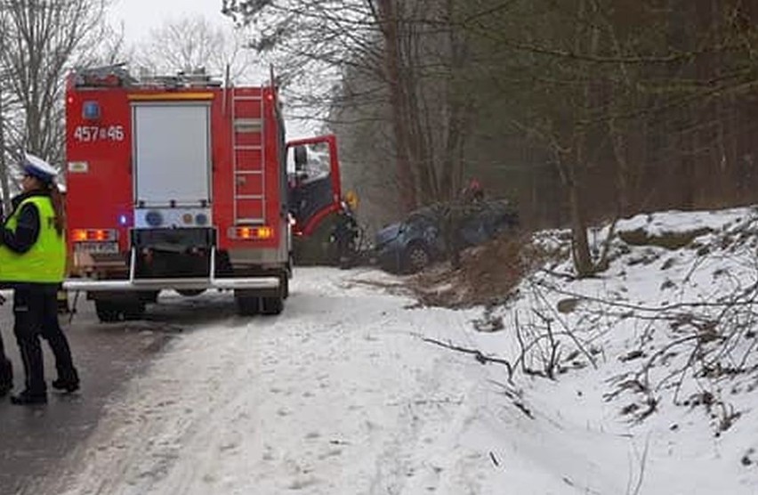 Dobrzyniówka. Wypadek w gminie Jasionówka. Trzy osoby...