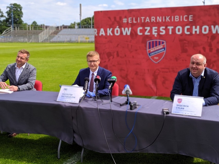 Umowa na budowę stadionu piłkarskiego w Częstochowie...