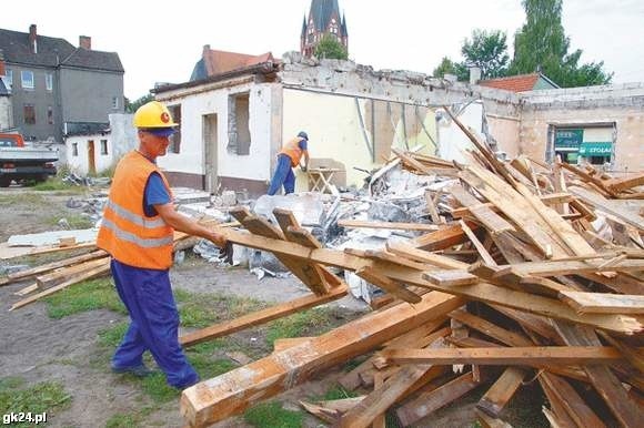 Rozbiórka pawilonów przy ul. Wyścigowej.