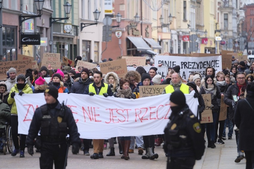 Protest ws. schroniska dla zwierząt w Toruniu. Co wiadomo po posiedzeniu komisji gospodarki komunalnej?