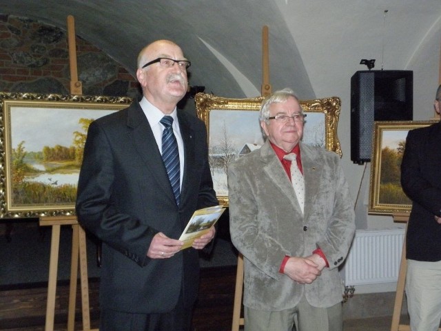 Spotkanie prowadził Bogdan Kuffel (z lewej), a Józef Kukliński chętnie opowiedział o swojej pasji