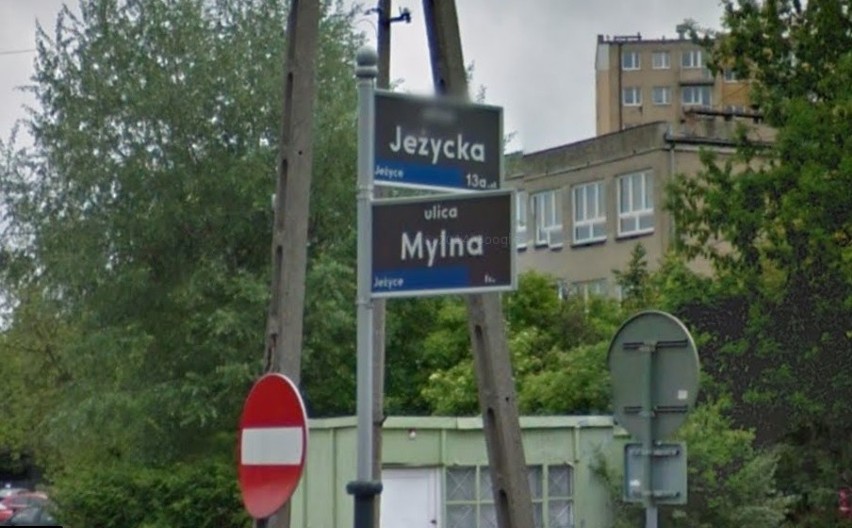 Ulica Mylna stanowi przedłużenie ulicy Strzałkowskiego na...