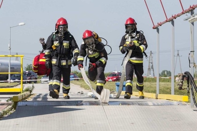 W manewrach w Woli Żydowskiej uczestniczyło ponad dwustu strażaków z Państwowej Straży Pożarnej.