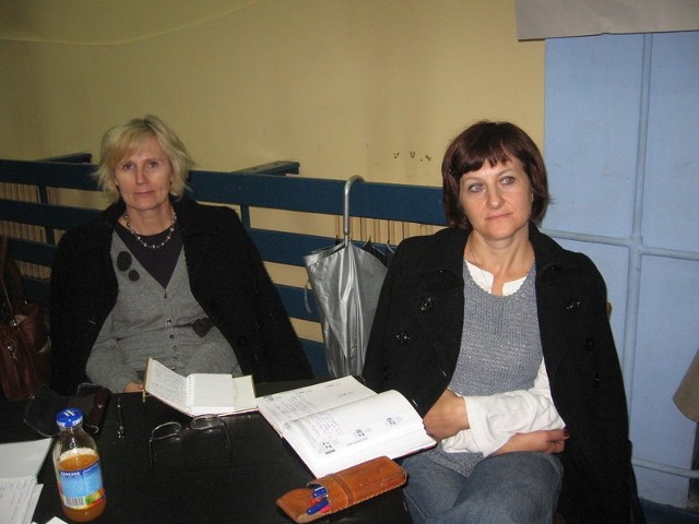 Jolanta Dąbrowska, zastępca dyrektora Publicznej Szkoły Podstawowej numer 1 i Anna Wiśniewska, pedagog "jedynki&#8221;.( z prawej) bardzo uważnie słuchały wykładów. &#8211; Takie spotkania są bardzo potrzebne &#8211; powiedziały nam po zakończeniu zajęć