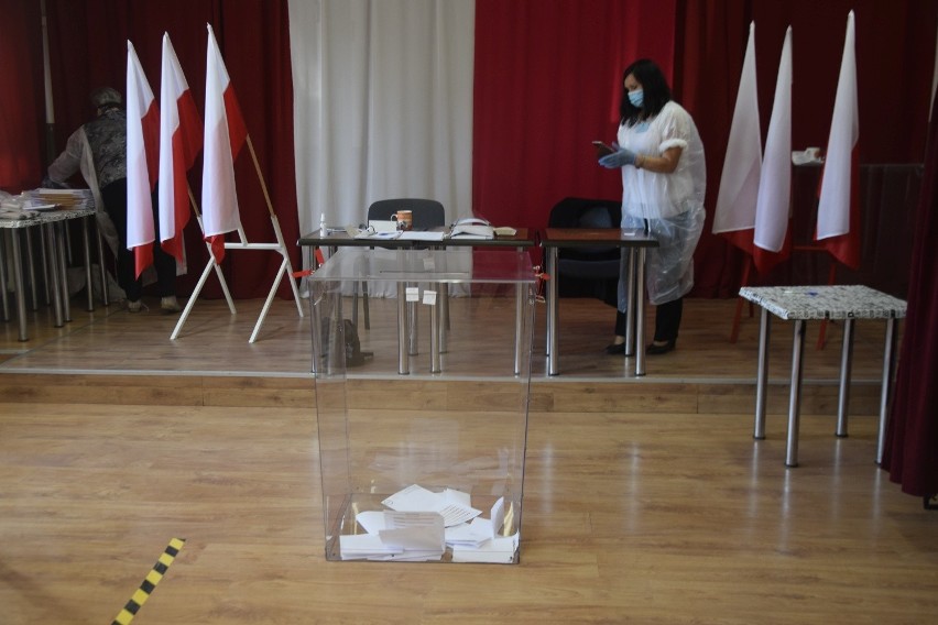 Wybory na burmistrza Aleksandrowa Kujawskiego. W lokalach wyborczych specjalne środki ostrożności