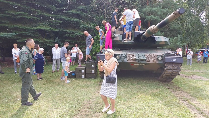 W Sanktuarium w Kałkowie odbył się piknik wojskowy,...
