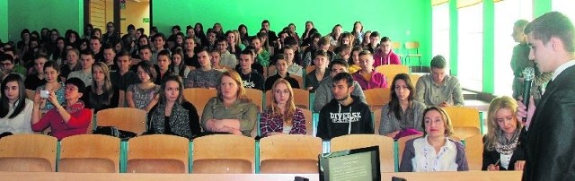 Licealiści z Opatowa i Ostrowca dyskutowali na gorący temat dotyczący związków partnerskich.