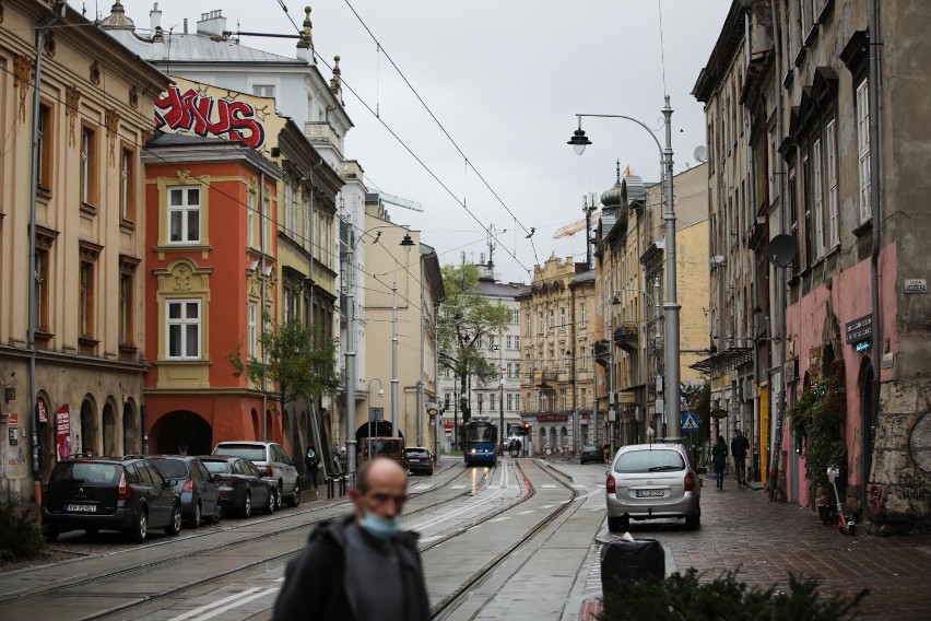 Kraków. Nie wyegzekwowali poprawek na przebudowanej ulicy Krakowskiej. Największy problem jest z płytami torowymi