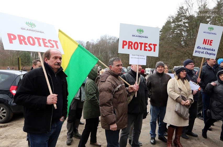 Mieszkańcy Osowa protestowali przeciw schronisku dla zwierząt. Nie chcą hałasu i smrodu