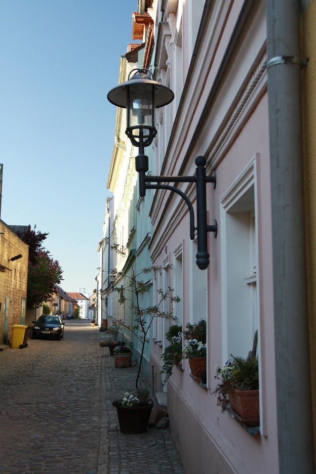 Z Frankfurtu, który za życia oglądał H. Kleist, zostało już niewiele. Nadal jednak można pospacerować po Fischerstrasse, najstarszej ulicy miasta nad starym kanałem Odry, gdzie jeszcze w roku 1940 mieszkali rybacy.