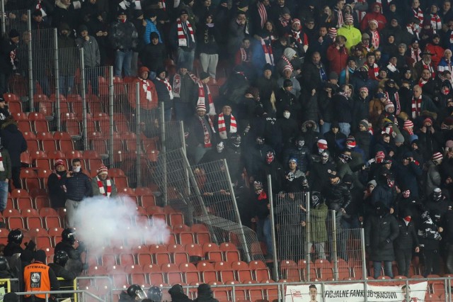 Burdy na stadionie Cracovii podczas meczu z Pogonią