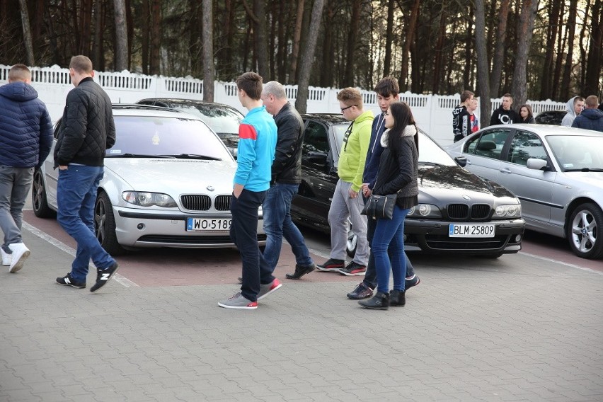 Fani BMW spotkali się na parking przy E.Leclerc.