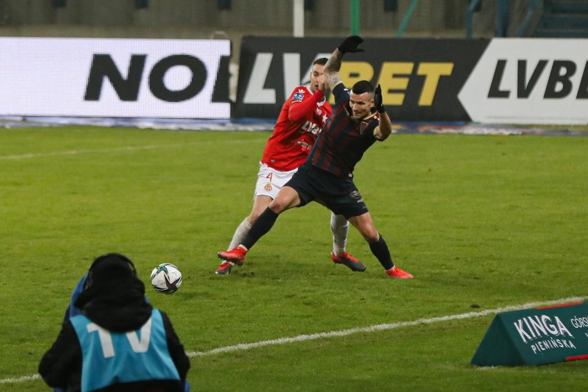 W lutym 2021 Wisła wygrała w Krakowie z Pogonią 2-1.