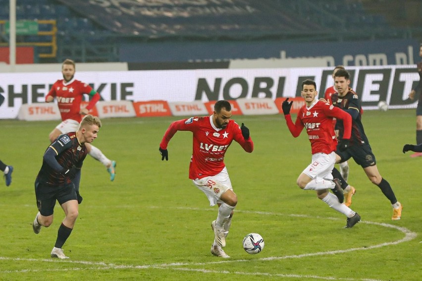 W lutym 2021 Wisła wygrała w Krakowie z Pogonią 2-1.