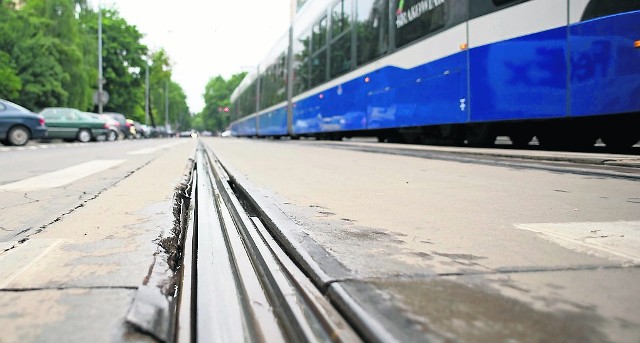 Motorniczowie przekonują, że potrzebne są torowiska w dobrym stanie, by można śrubować czasy przejazdu