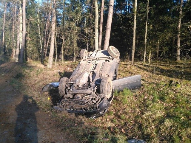 Około godziny 12 doszło do kolizji na trasie z Niedalina do Połczyna Zdroju.Jak udało nam się ustalić zderzyły się ze sobą dwa samochody - audi oraz BMW jadące z Niedalina w kierunku Połczyna. Powodem wypadku był brak ostrożności przy manewrze wyprzedzania. Dwie osoby z lekkimi obrażeniami trafiły do szpitala. Policja ustala przebieg i okoliczności zdarzenia.   Zobacz także Koszalin: Wypadek na skrzyżowaniu ul. Fałata i ul. Wańkowicza