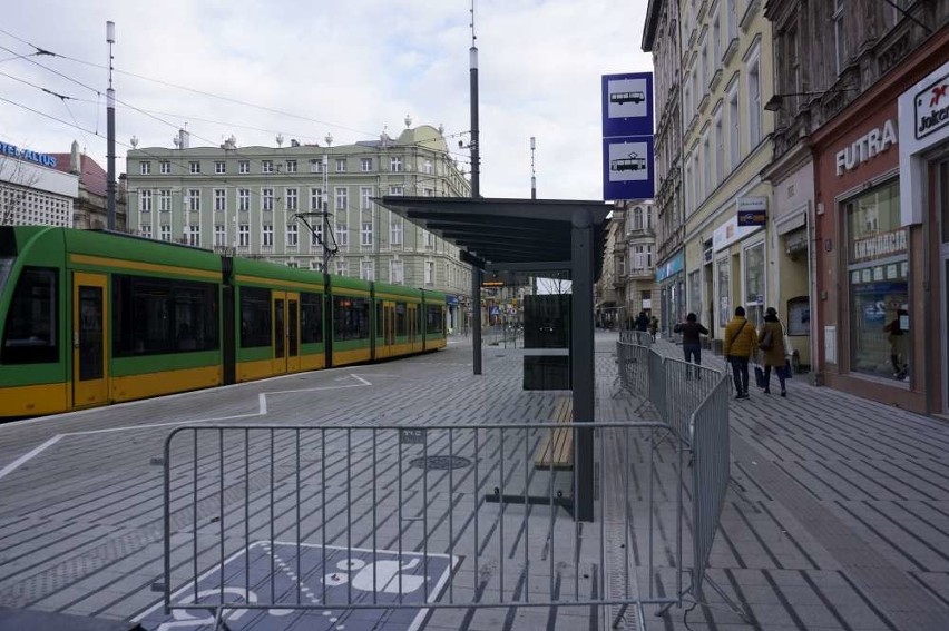 Pasażerowie tramwajów jadących przez ul. Święty Marcin już w...