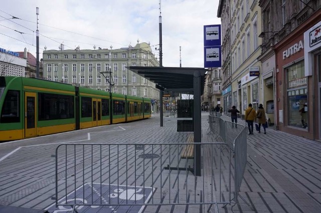 Pasażerowie tramwajów jadących przez ul. Święty Marcin już w czwartek będą mogli wsiadać i wysiadać na nowym przystanku – przy skrzyżowaniu z ul. Ratajczaka. Dla pasażerów korzystających z tPortmonetki oznacza to wzrost cen przejazdu na trasie przebiegającej przez ul. Święty Marcin. Z kolei posiadacze tzw. liniówek muszą uaktualnić swoje bilety. Zobacz więcej ---->